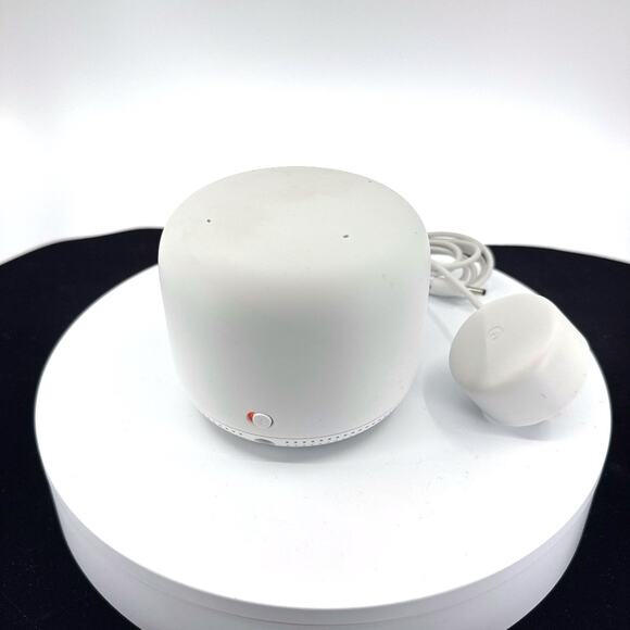 Google Nest WiFi Point - Excellent Condition - Picture 5 of 16